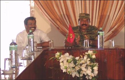 LTTE Cheif Meets Disaster Mnagement Planners in Kilinochi