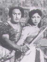 MGR & Banumathi in Alibaavum 40 Thirudarkalum.