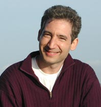 Brian Greene is no stranger to controversial science. His first book, the Pulitzer Prize-nominated The Elegant Universe (1999), was an eloquent exposition of what was then still an obscure theory in physics: string theory. Greene's book helped make string theory a household phrase. In The Hidden Reality, while admitting that string theory has in the meantime come under attack from many physicists as a theory that may be extremely hard to prove experimentally, Greene forges forward to explain an equally controversial theory – or rather, set of theories – about the plurality of universes. 