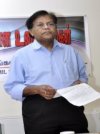  ‘இன்று இலங்கையில் காணப்படும் நவதாராளவாதக் கொள்கையானது சமூகத்தின் ஒரு சாராரின் நலனுக்கே உகந்ததாக அமைந்துள்ளது. அரச வாய்ப்புகள் ஒரு குறிப்பிட்ட குழுவினருக்கே கொண்டு சேர்வதும், வர்த்தக குழுவினரும் அரசியல்வாதிகளும் பரஸ்பரம் இணைந்து செயற்படுவதும் இந்தப் போக்கினை உறுதிப்படுத்தி உள்ளது. மலேசிய பொருளாதாரத்தில் ஏற்பட்ட மாறுதல்களும் மலேசிய சமூகங்களுக்கிடையேயான முரண்பாடுகளை தீர்த்தாக வேண்டிய அவசியமும் இலங்கை கவனத்தில் கொள்ள வேண்டிய முக்கிய அம்சங்கள்’ என்று மார்க்சிய ஆய்வாளர் வி.சிவலிங்கம் தனது கருத்துரையில் தெரிவித்தார்.