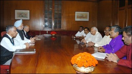 TNA parlimentarians with Indian Prime Minister Dr. Manmohan Singh. 