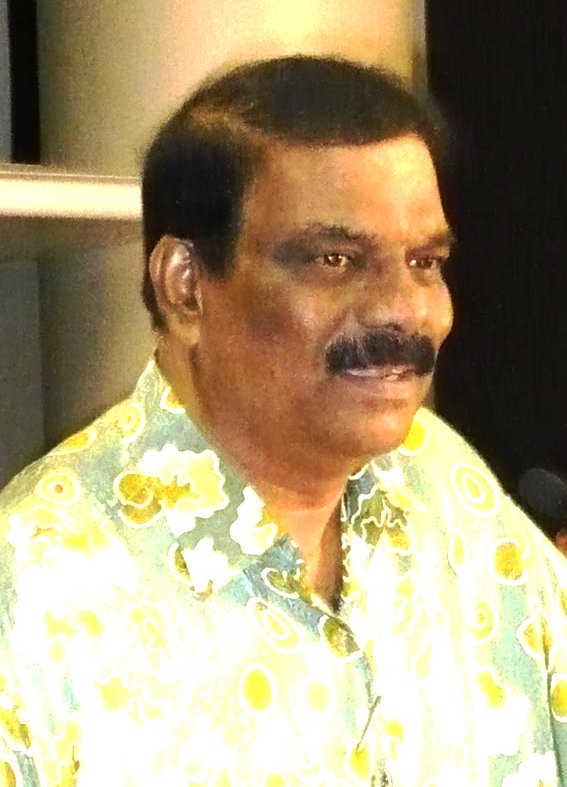 மலேசியத் தலைநகரான குவாலலம்பூரில் 1942ல் பிறந்த சை.பீர்முகம்மது 1959 முதல் எழுதி வருகிற மூத்த எழுத்தாளர்களுள் முக்கியமானவர்.