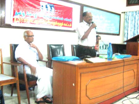 ஆர் சிவகுமார் உரையாற்றுகிறார்